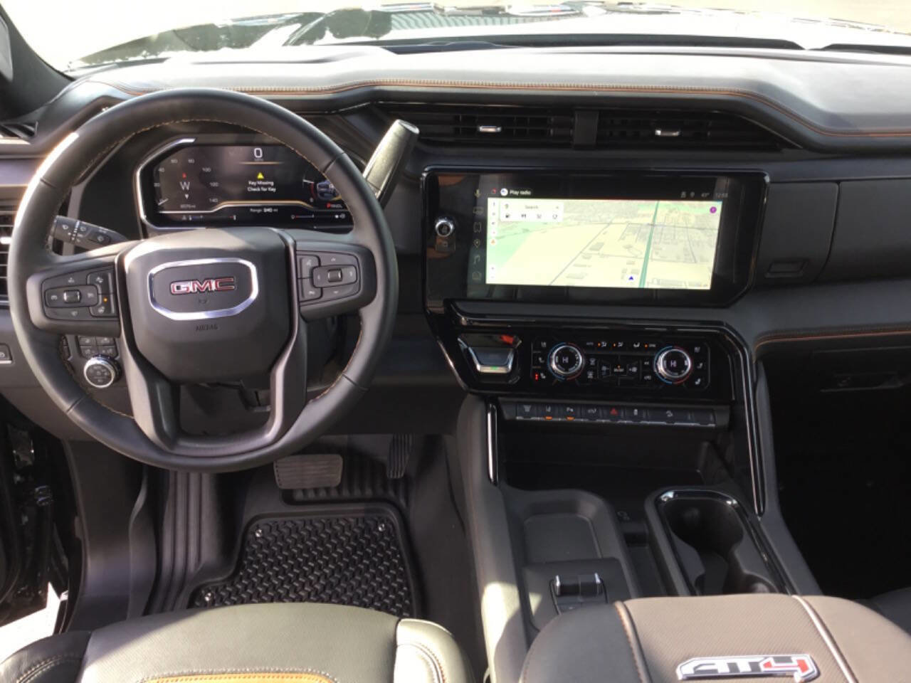 Used 2025 GMC Sierra 2500 AT4 image 4