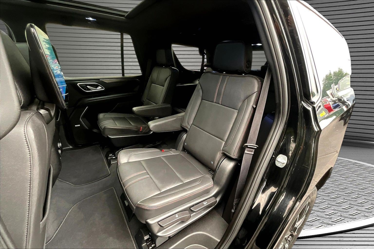 Used 2023 Chevrolet Tahoe RST w/ Luxury Package AWD/4WD image 14