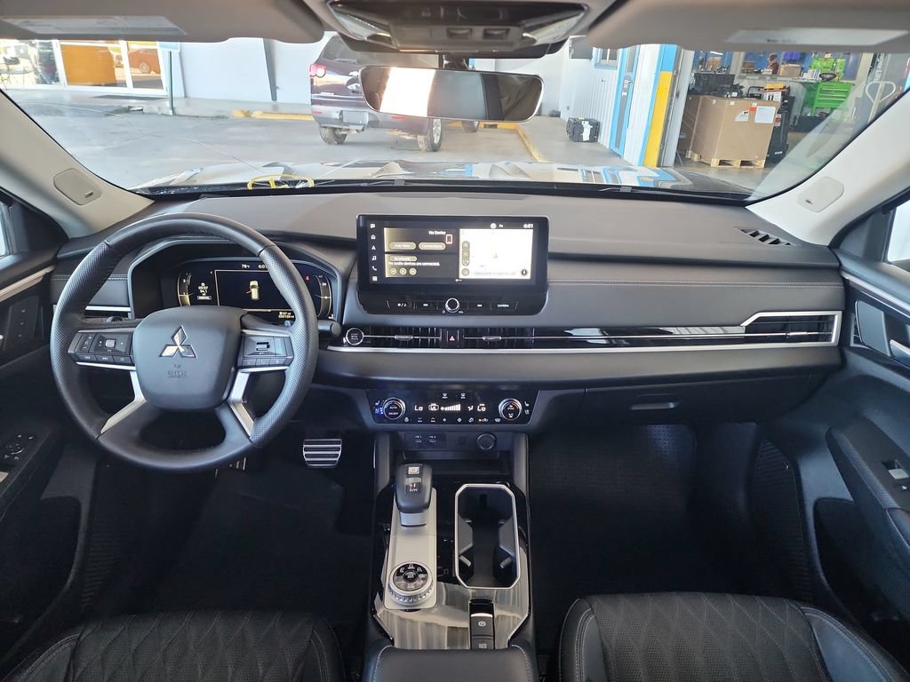 Used 2025 Mitsubishi Outlander SEL AWD/4WD image 17