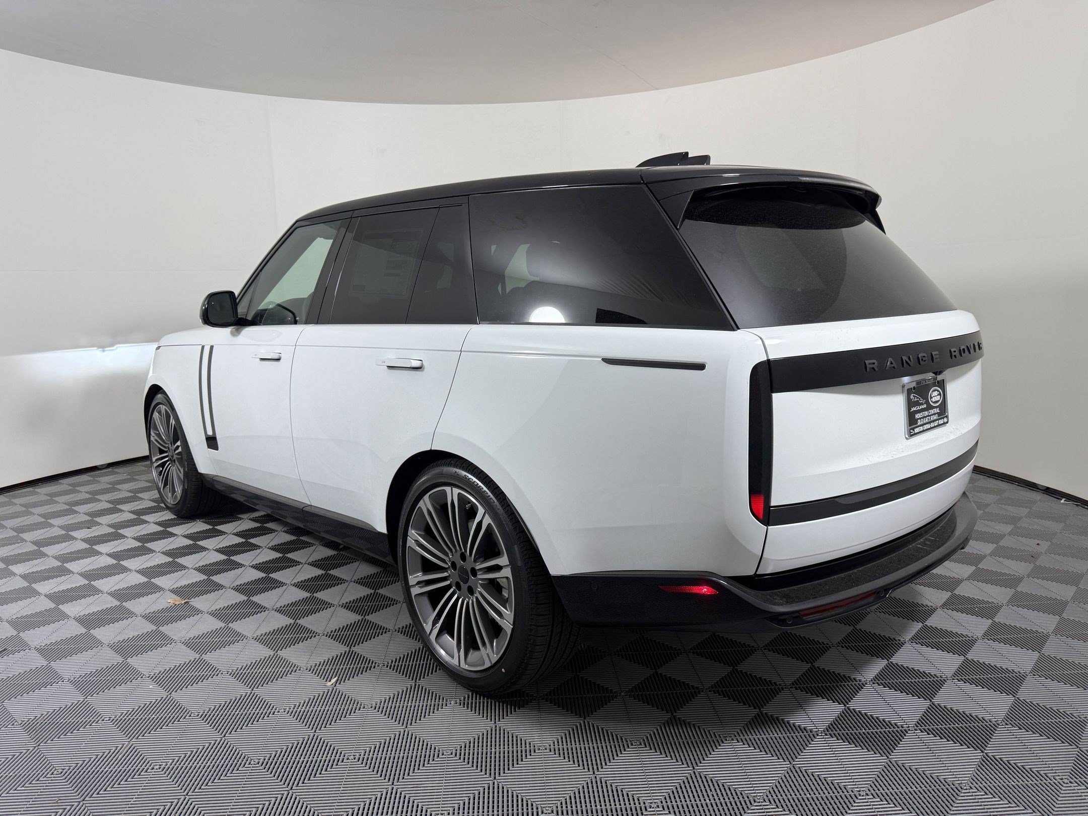 New 2026 Land Rover Range Rover SE AWD/4WD image 2