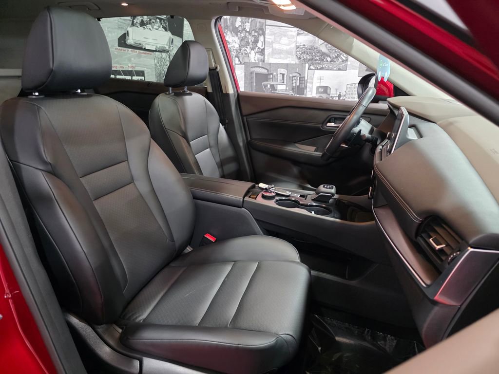 Used 2023 Nissan Rogue SV w/ SV Premium B Package image 18