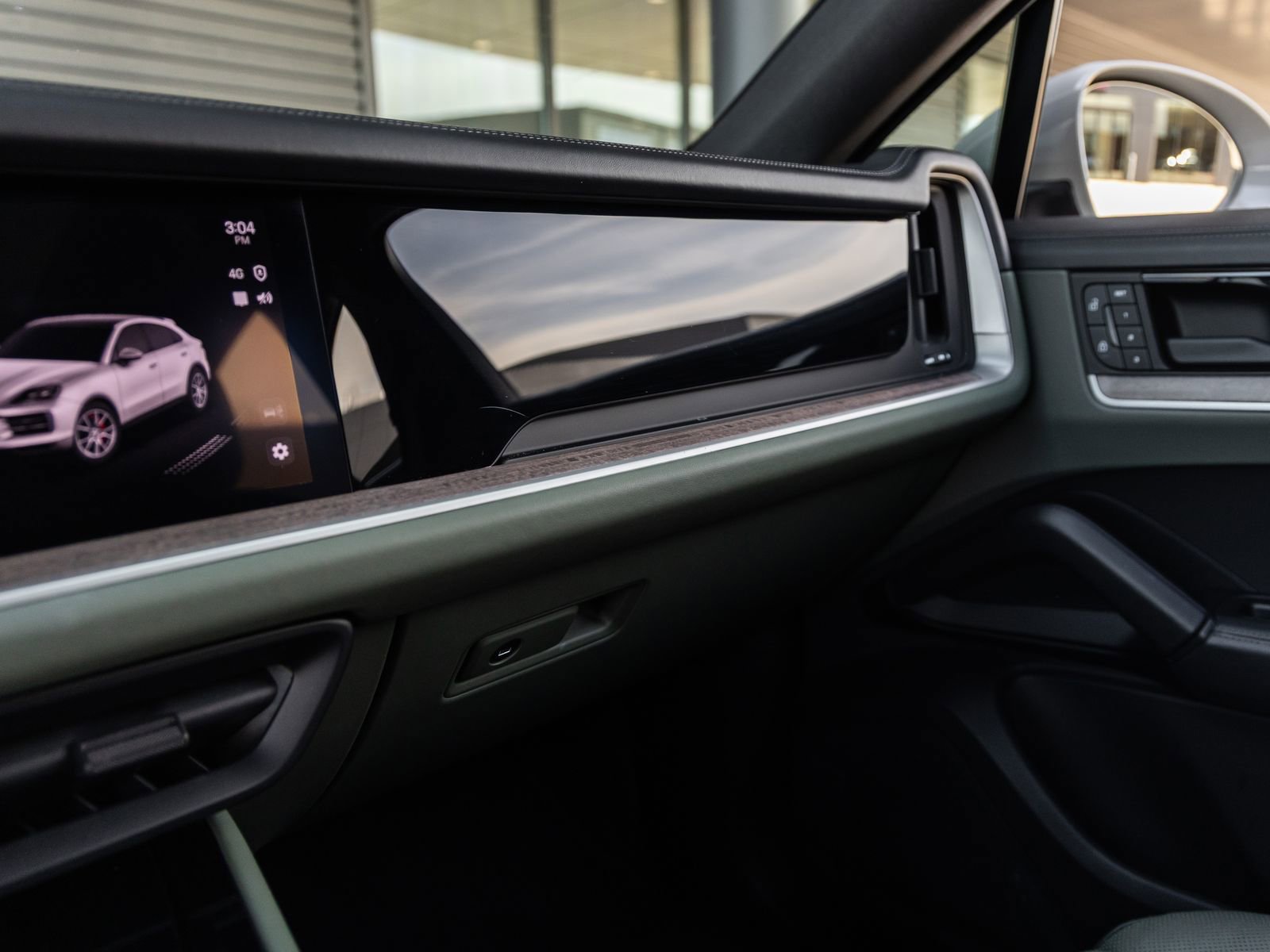 Certified 2024 Porsche Cayenne S w/ Premium Package Plus (PP1) image 33