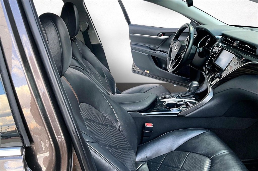 Certified 2018 Toyota Camry XLE image 28