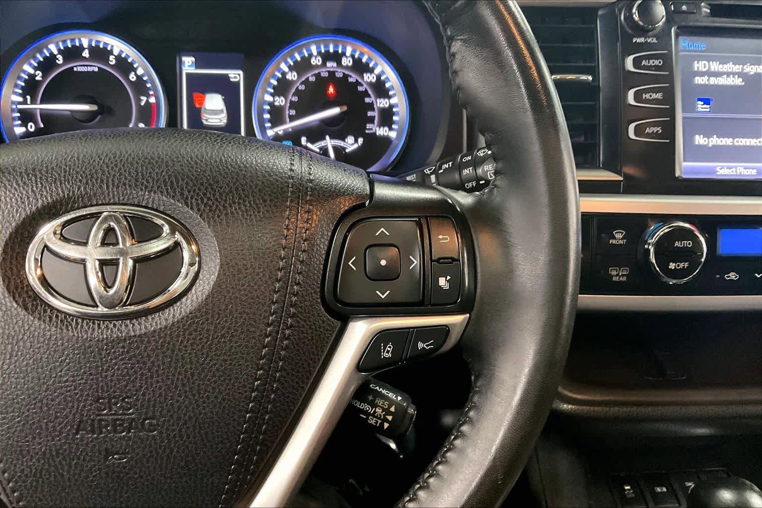 Used 2019 Toyota Highlander XLE AWD/4WD image 25