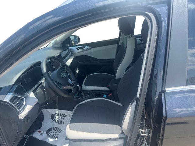 New 2026 Volkswagen Taos SE FWD image 9