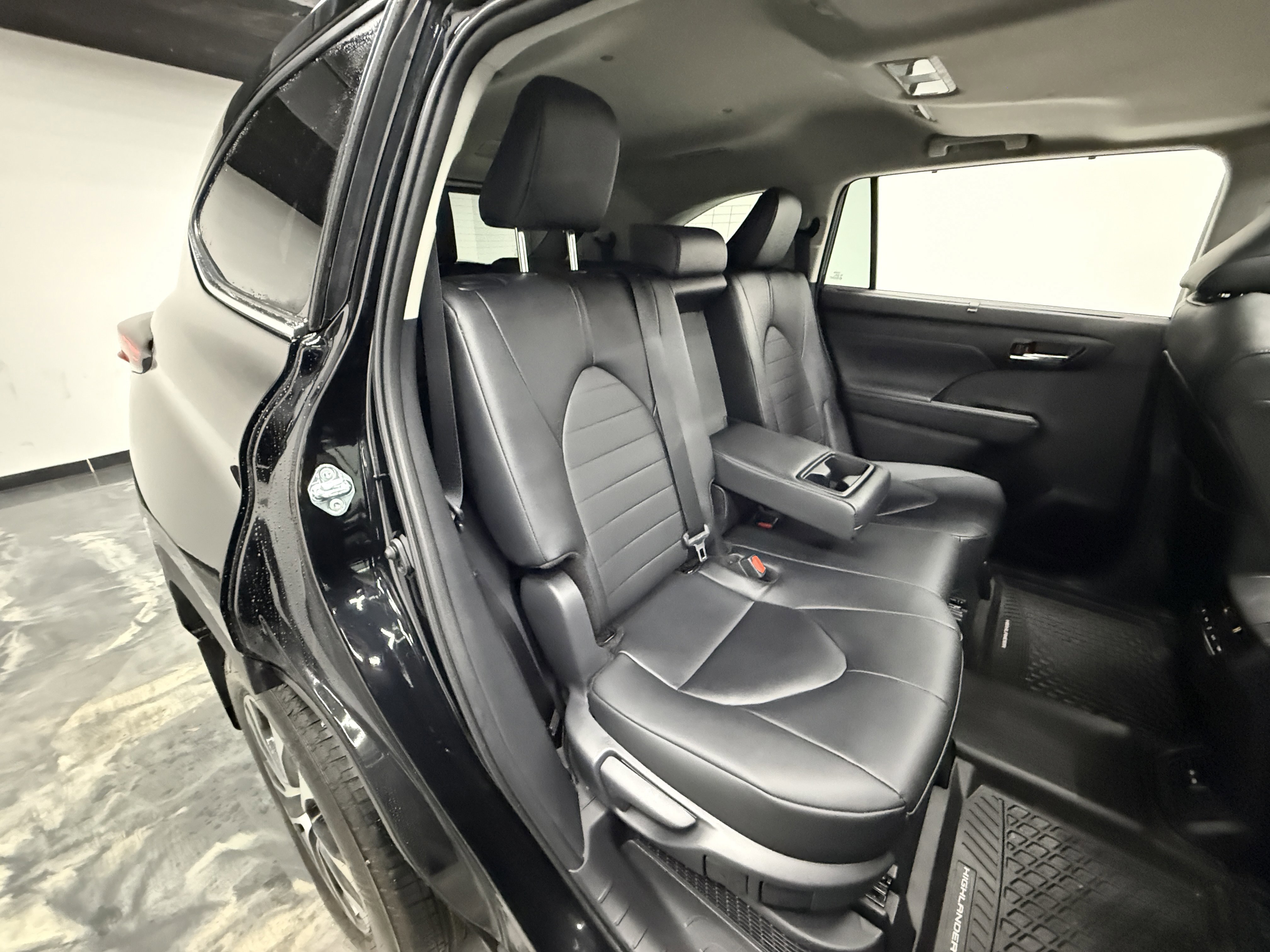 Used 2026 Toyota Highlander XLE image 24