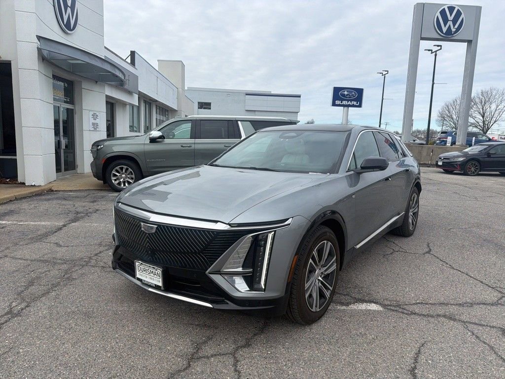 Used 2024 Cadillac Lyriq Luxury image 3