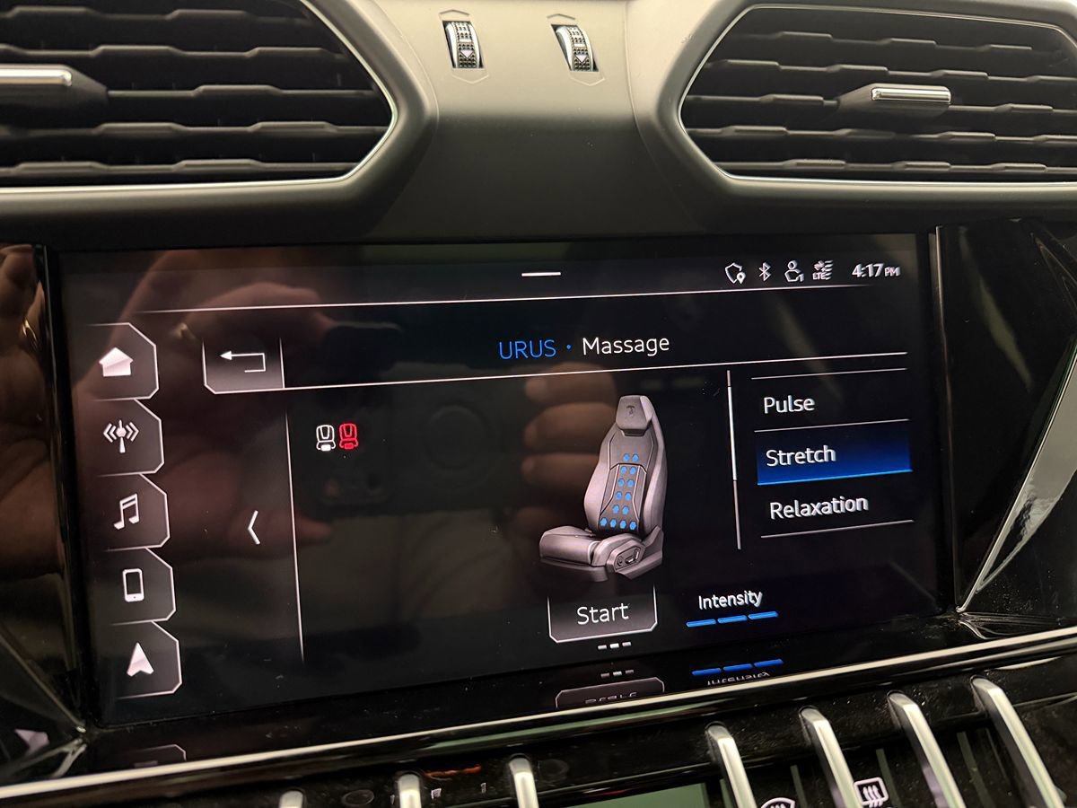 Used 2021 Lamborghini Urus AWD/4WD image 42