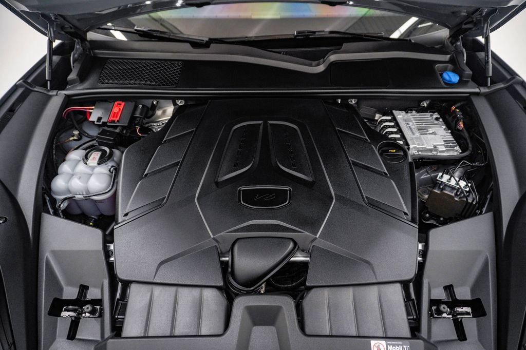 Certified 2025 Porsche Cayenne Coupe AWD/4WD image 29