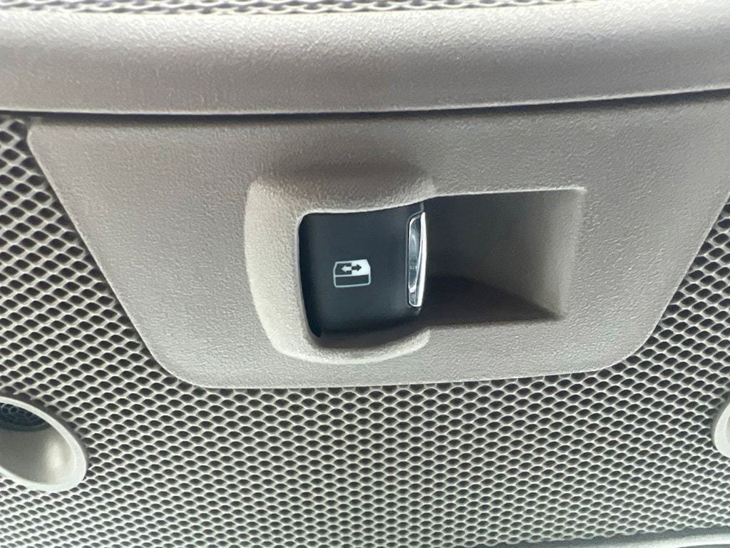 Used 2019 Ford F150 Lariat w/ Equipment Group 502A Luxury AWD/4WD image 37