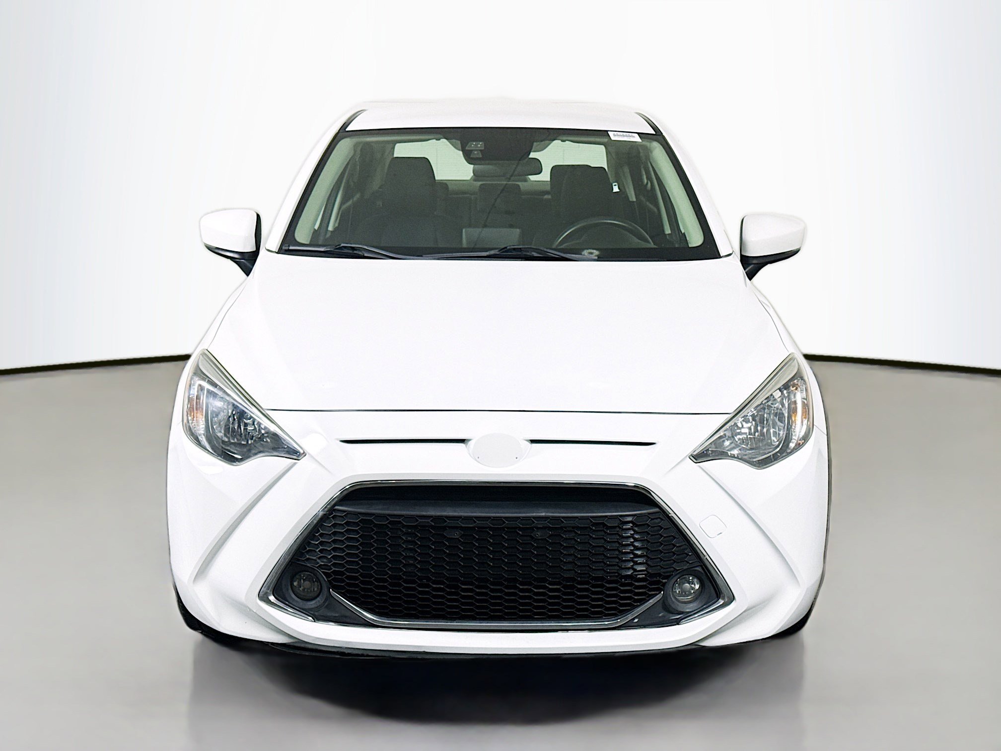 Used 2019 Toyota Yaris LE image 2
