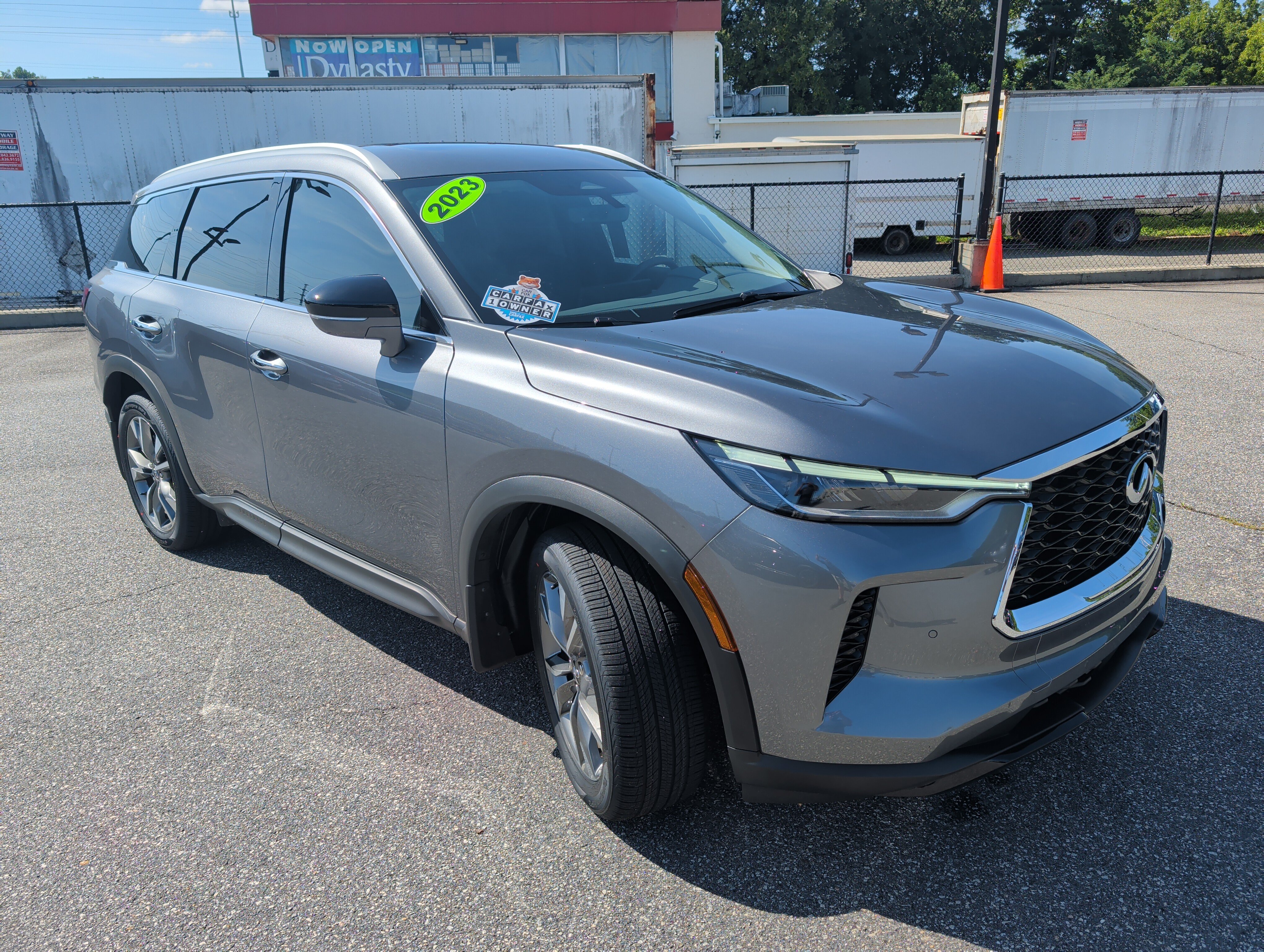 Used 2023 INFINITI QX60 Luxe w/ Cargo Package FWD image 2