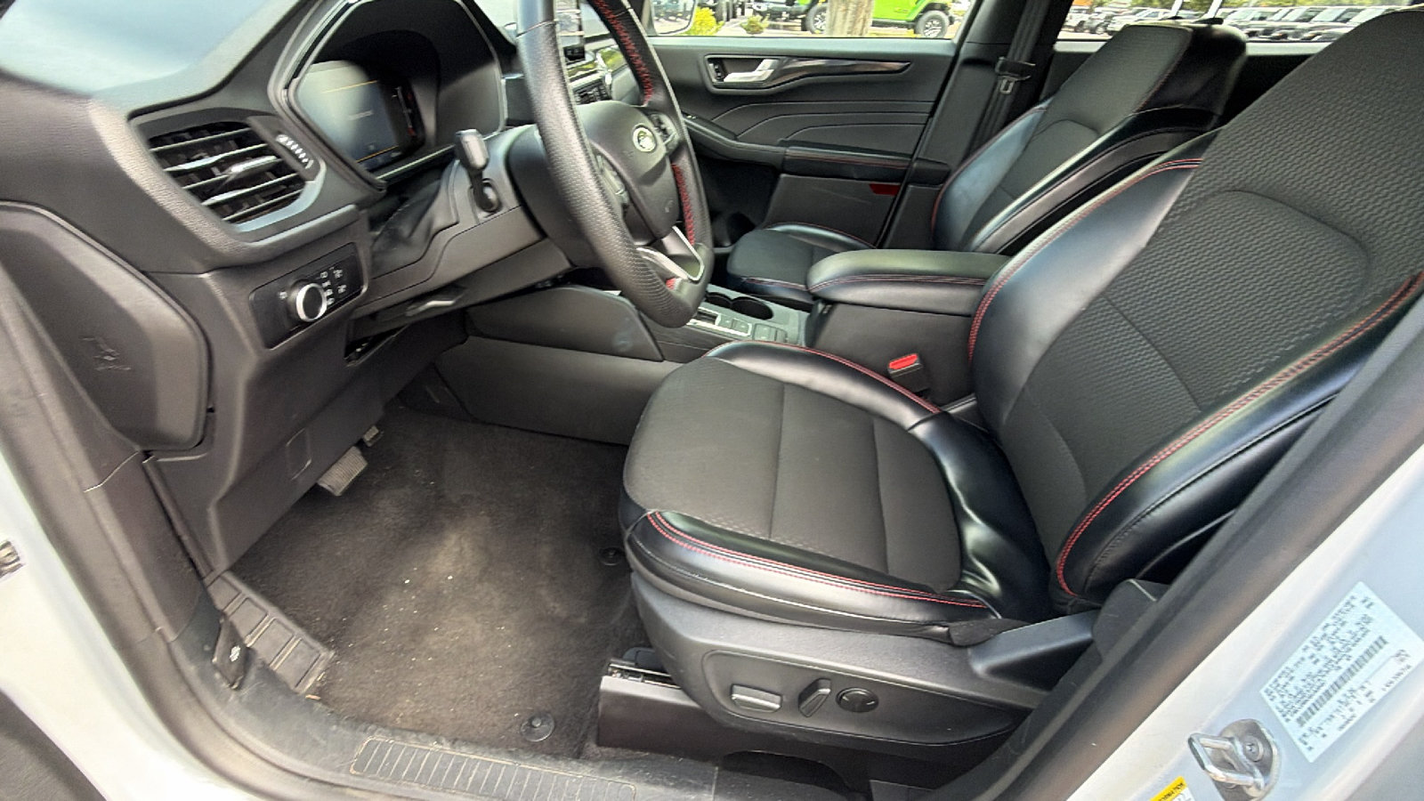 Used 2025 Ford Escape ST-Line FWD image 16