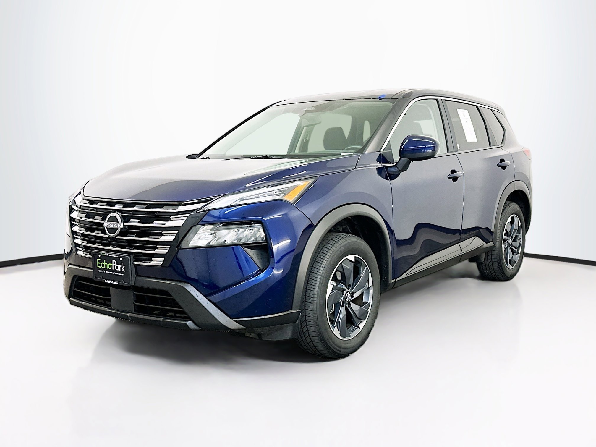 Used 2025 Nissan Rogue SV AWD/4WD image 3