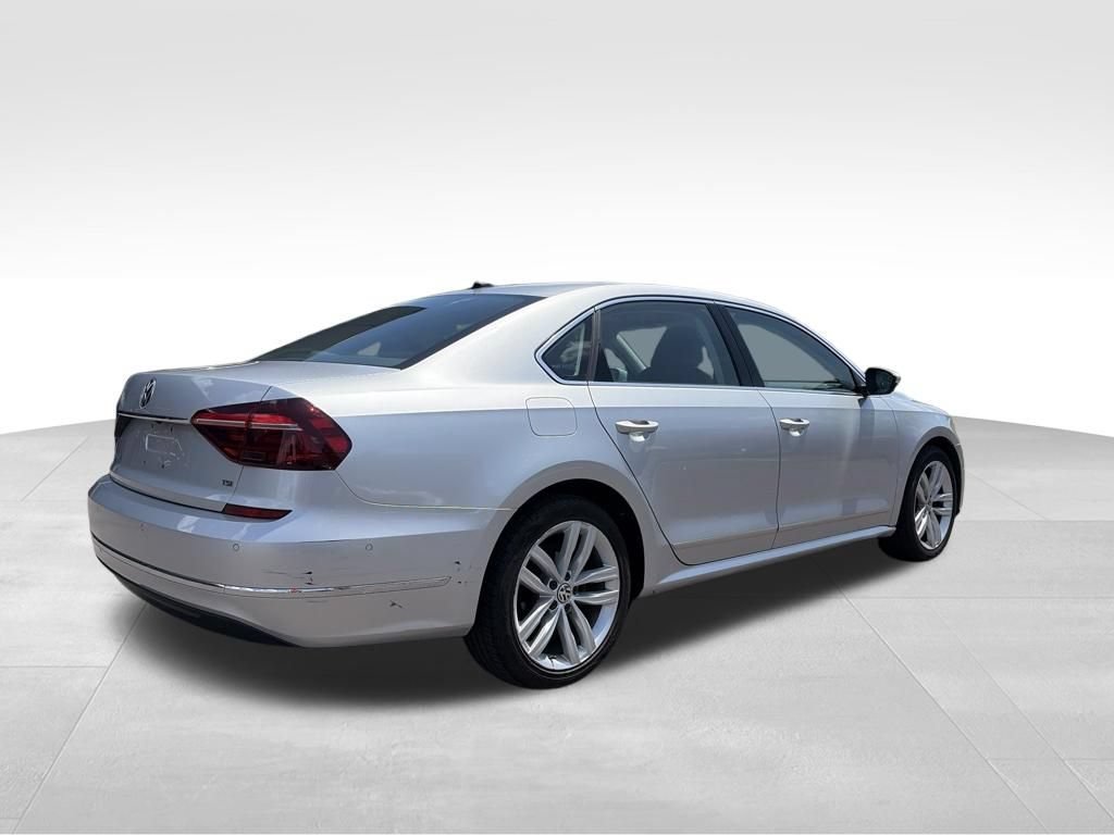 Used 2018 Volkswagen Passat 2.0T SEL Premium FWD image 16