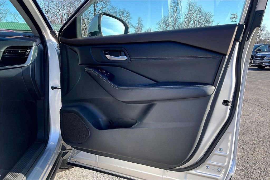 Used 2022 Nissan Rogue SL w/ SL Premium Package image 23