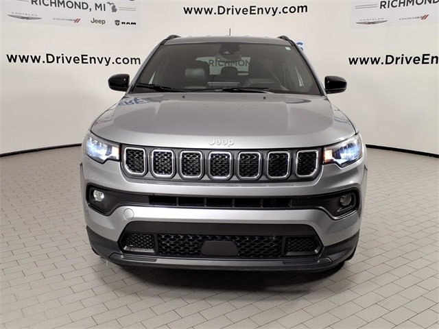Used 2024 Jeep Compass Latitude image 2