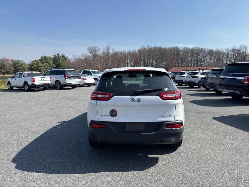 Used 2017 Jeep Cherokee Sport image 5