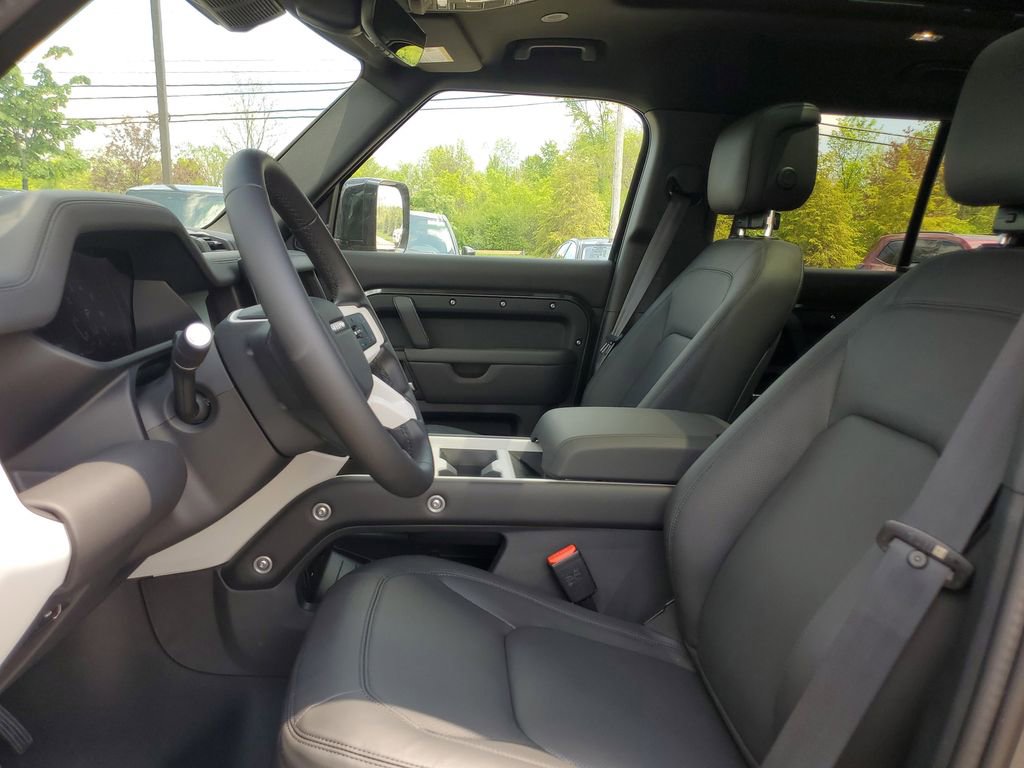 Certified 2025 Land Rover Defender 130 X-Dynamic SE image 7