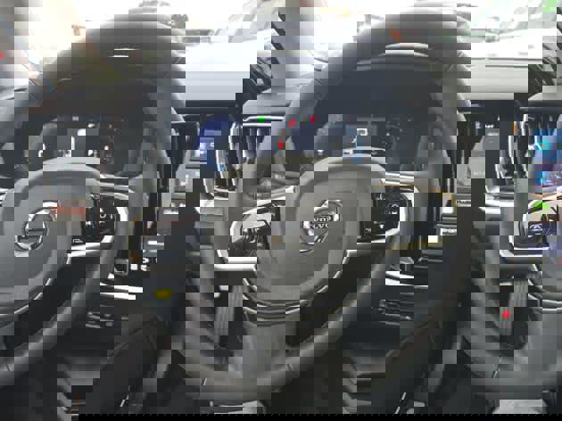 Used 2025 Volvo V60 B5 Cross Country Plus image 5