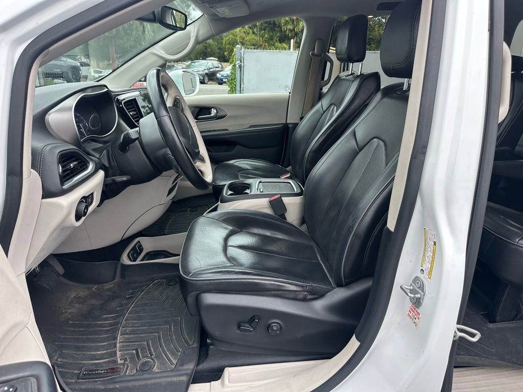 Used 2018 Chrysler Pacifica Limited FWD image 9