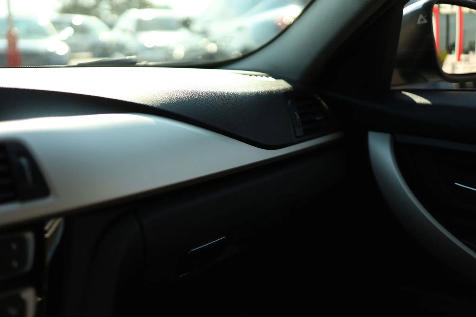 Used 2018 BMW 320i xDrive 320i xDrive Sedan 4D w/ Convenience Package image 26