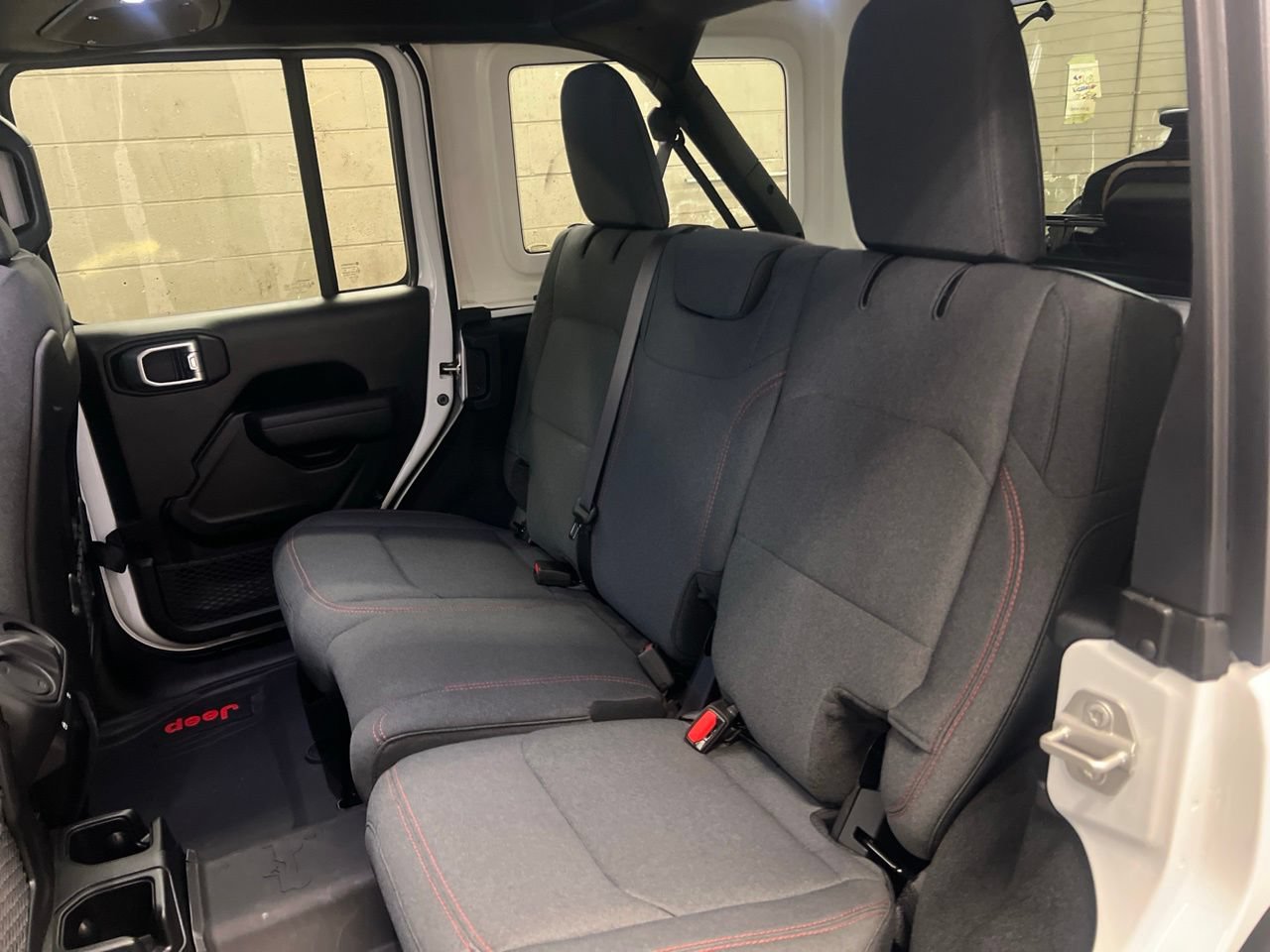Used 2024 Jeep Wrangler Unlimited Rubicon w/ Technology Group AWD/4WD image 19