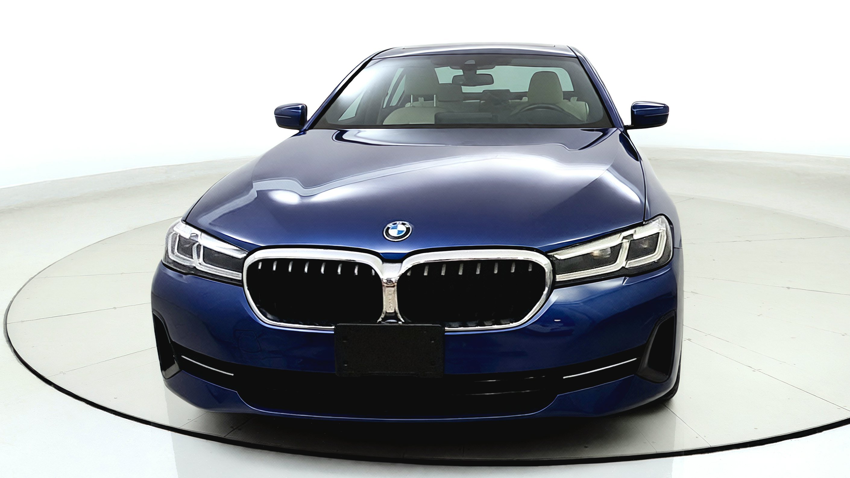 Used 2021 BMW 530e xDrive w/ Premium Package AWD/4WD image 3
