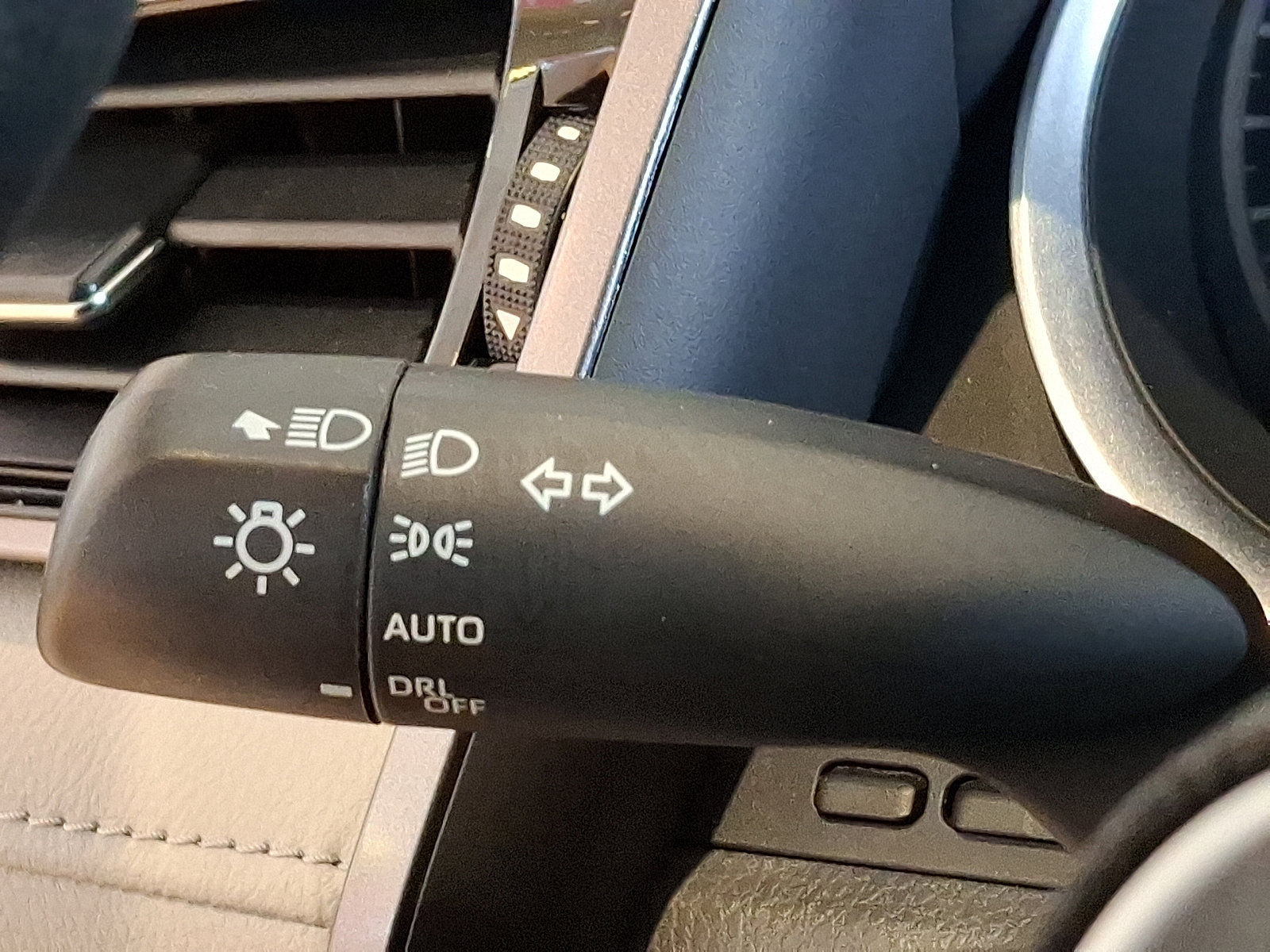 Used 2022 Toyota Camry LE AWD/4WD image 28