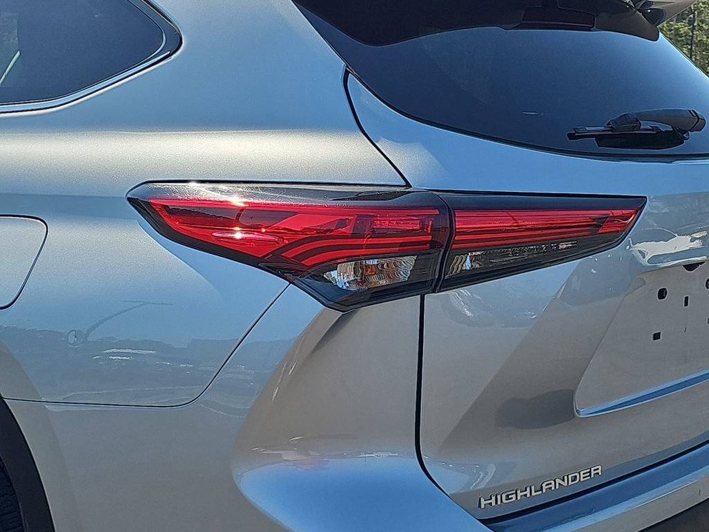 Used 2020 Toyota Highlander XLE image 39