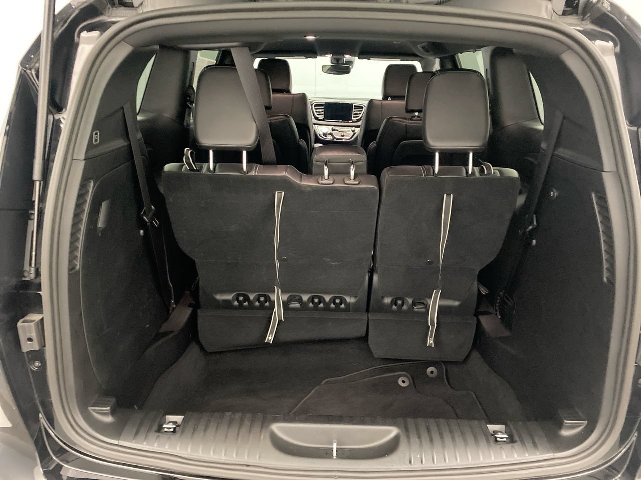 Used 2025 Chrysler Pacifica Select FWD image 25