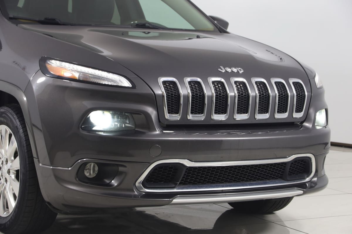 Used 2018 Jeep Cherokee Overland AWD/4WD image 33