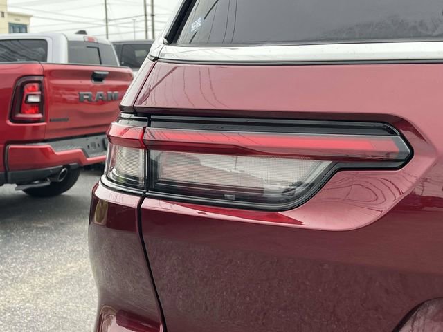 Used 2024 Jeep Grand Cherokee L Limited w/ Luxury Tech Group II image 10