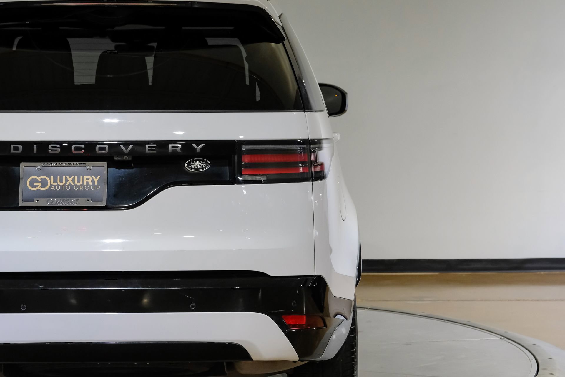 Used 2023 Land Rover Discovery S R-Dynamic image 52