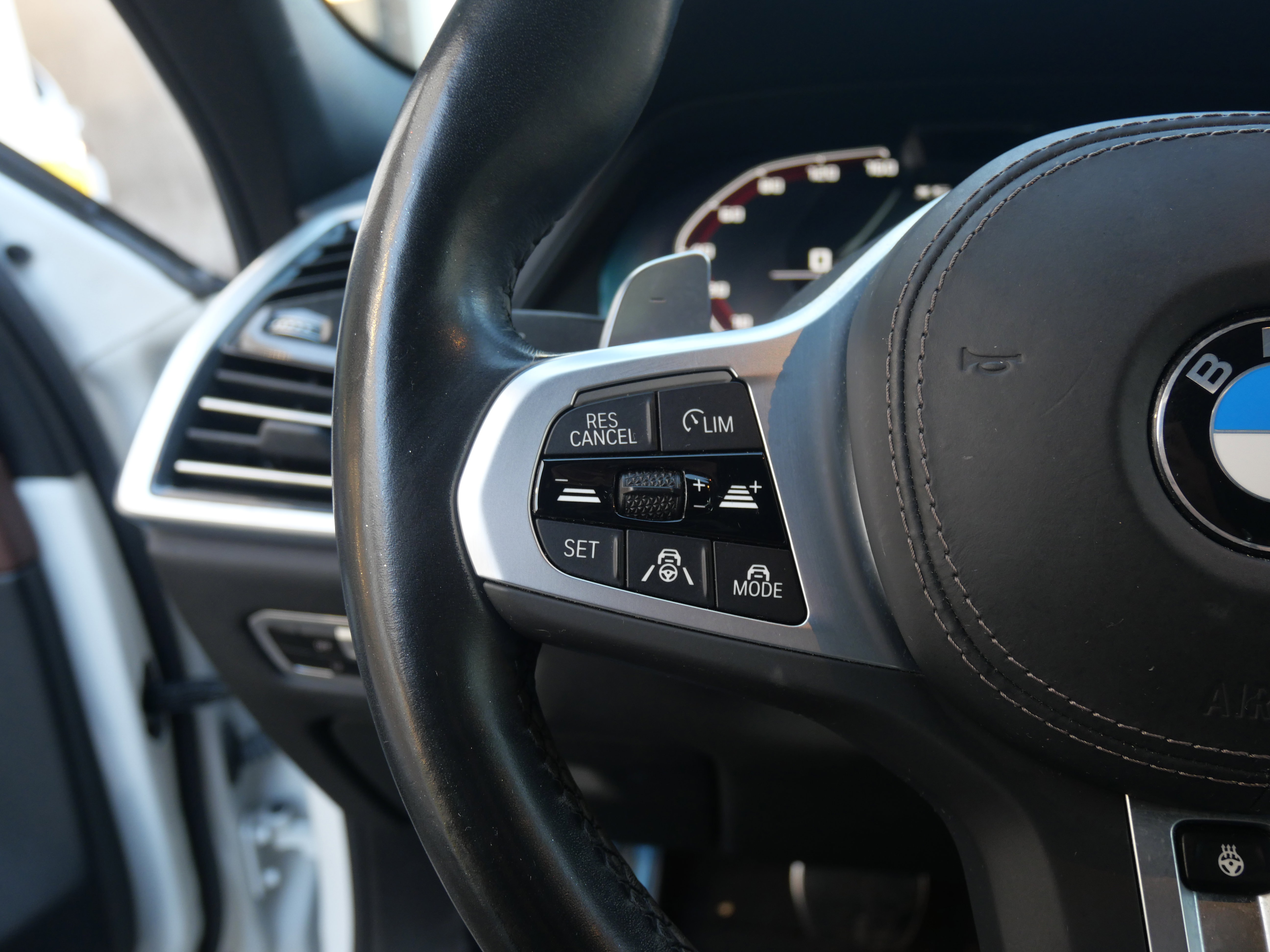 Used 2023 BMW X6 M50i w/ Executive Package image 25