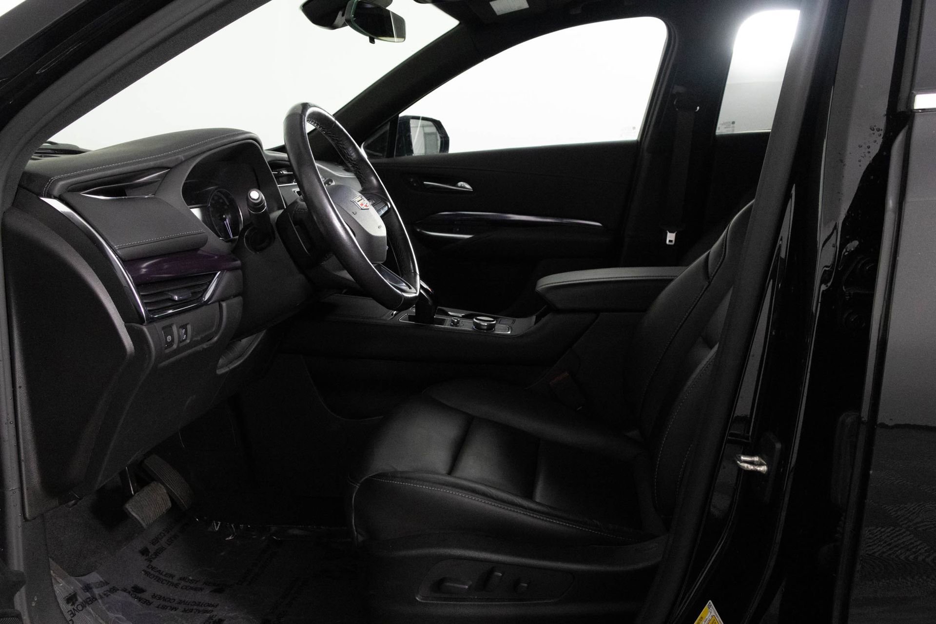 Used 2023 Cadillac XT4 Luxury w/ Cold Weather Package image 19