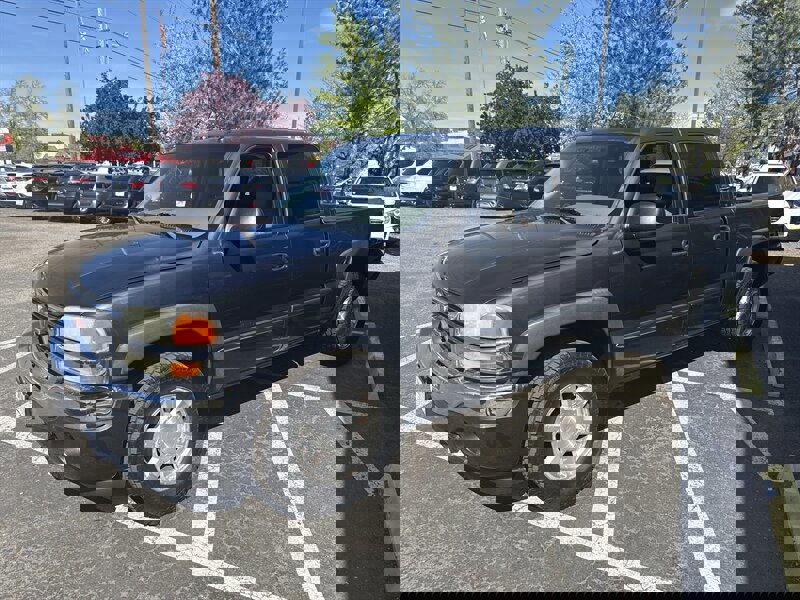 Used 2005 GMC Sierra 1500 SLT w/ Light Duty Power Package image 2