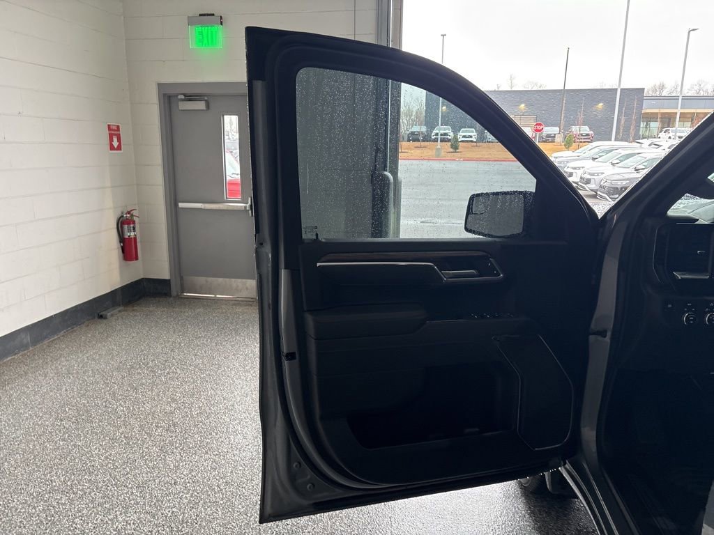 Used 2025 GMC Sierra 1500 Elevation image 13