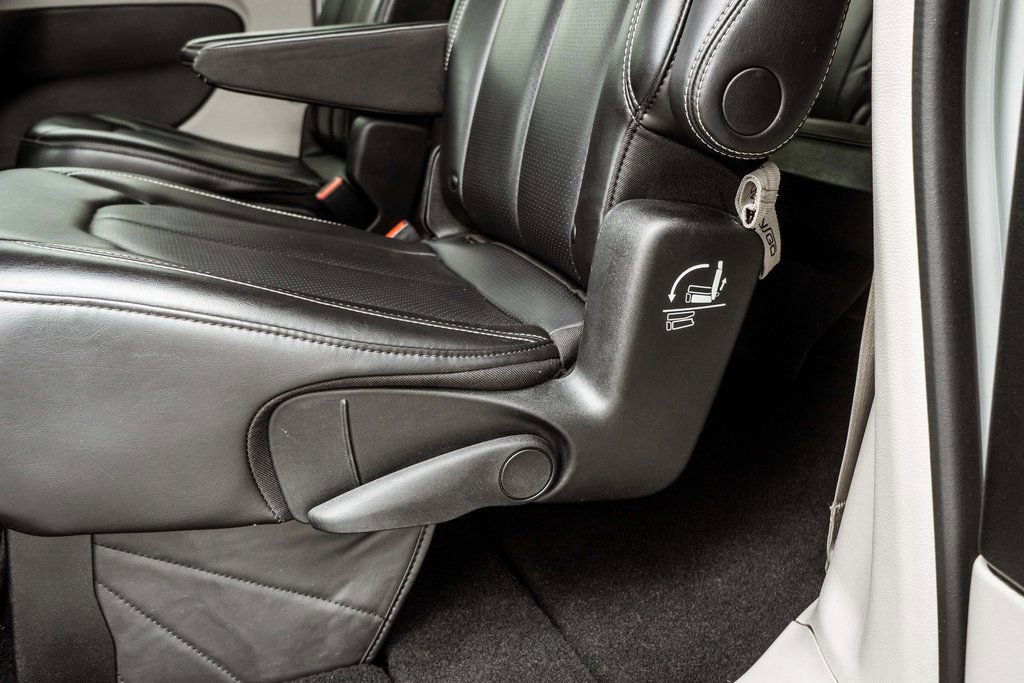 Used 2023 Chrysler Pacifica Touring-L image 31