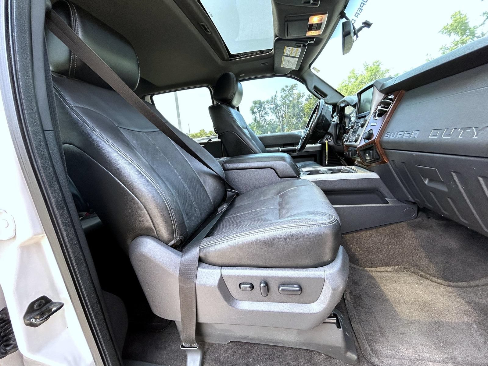 Used 2015 Ford F250 Lariat w/ Lariat Ultimate Package AWD/4WD image 15