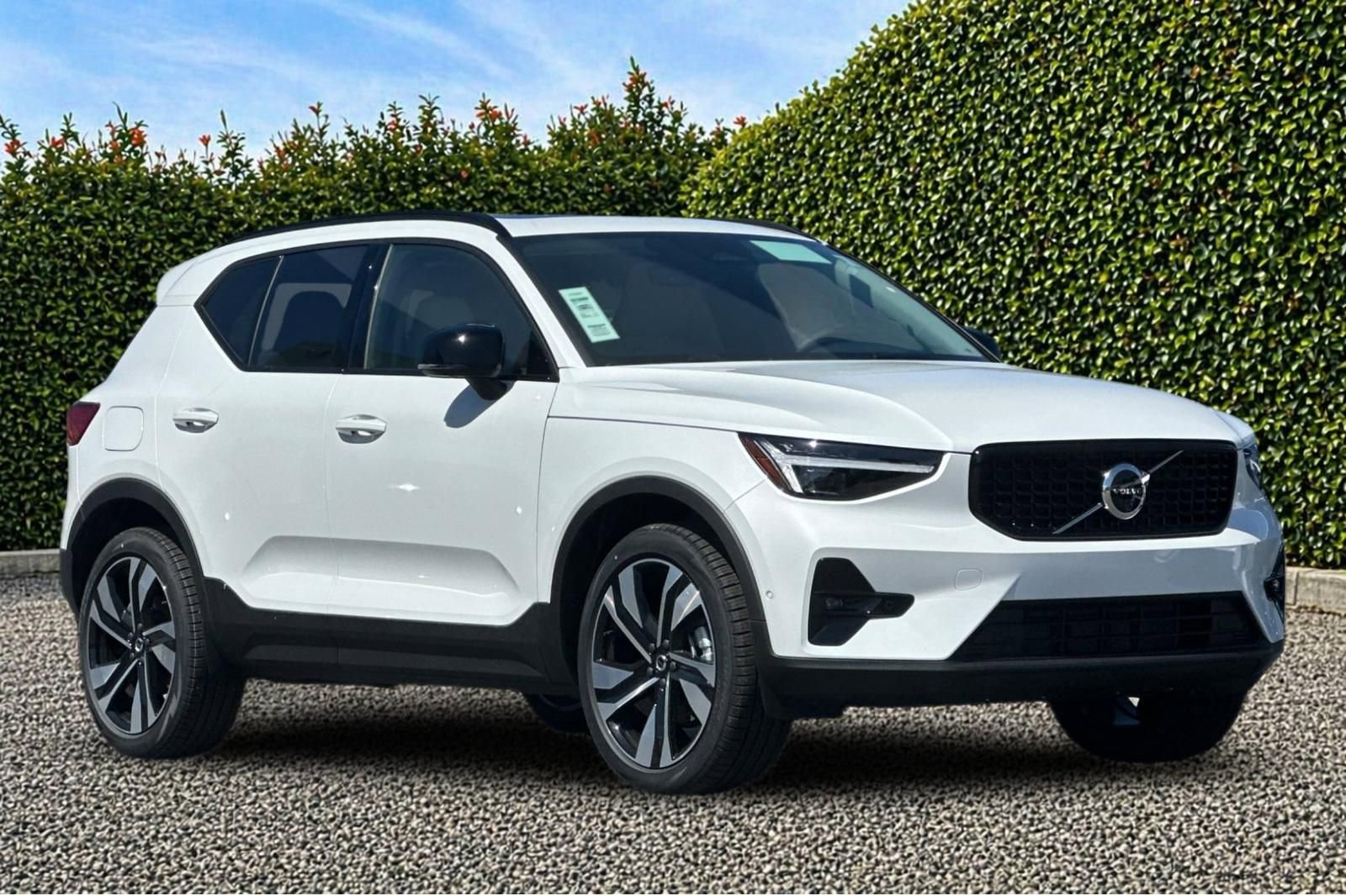 New 2026 Volvo XC40 B4 Plus w/ Climate Package FWD image 8