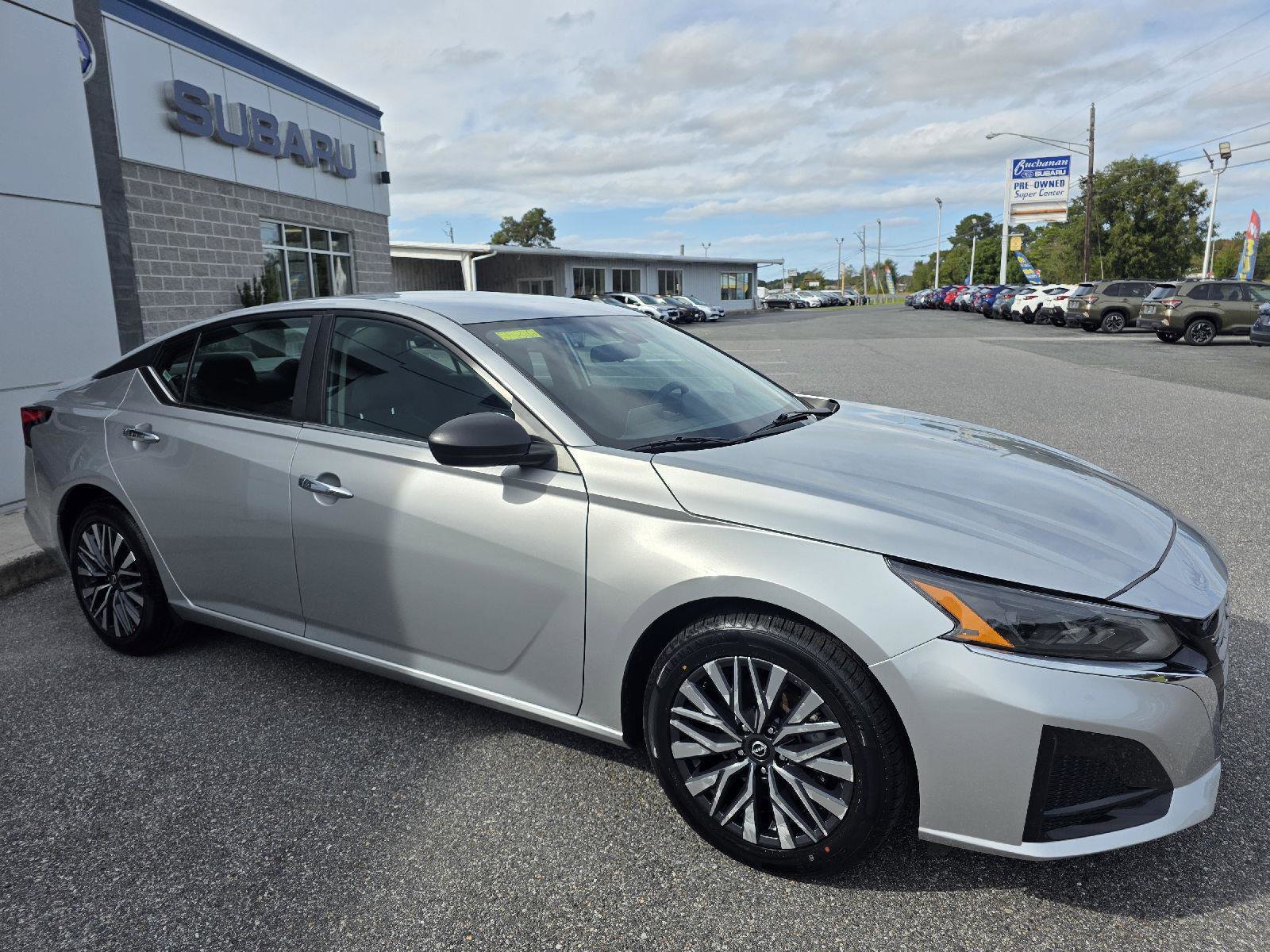 Used 2024 Nissan Altima 2.5 SV image 3