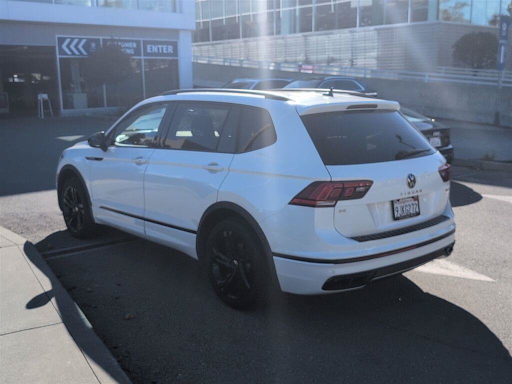 Used 2024 Volkswagen Tiguan SE R-Line AWD/4WD image 8