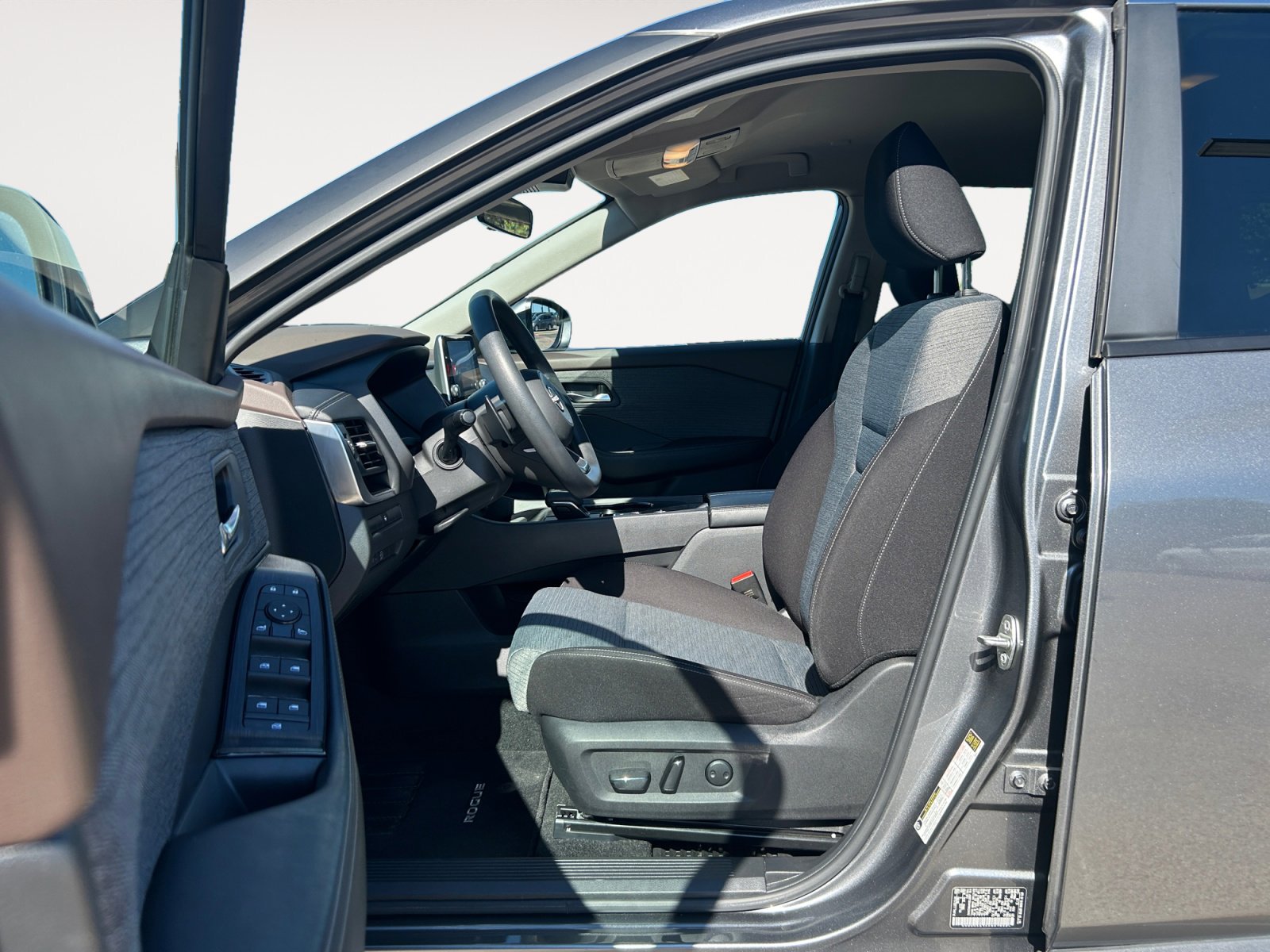 Used 2023 Nissan Rogue SV image 21