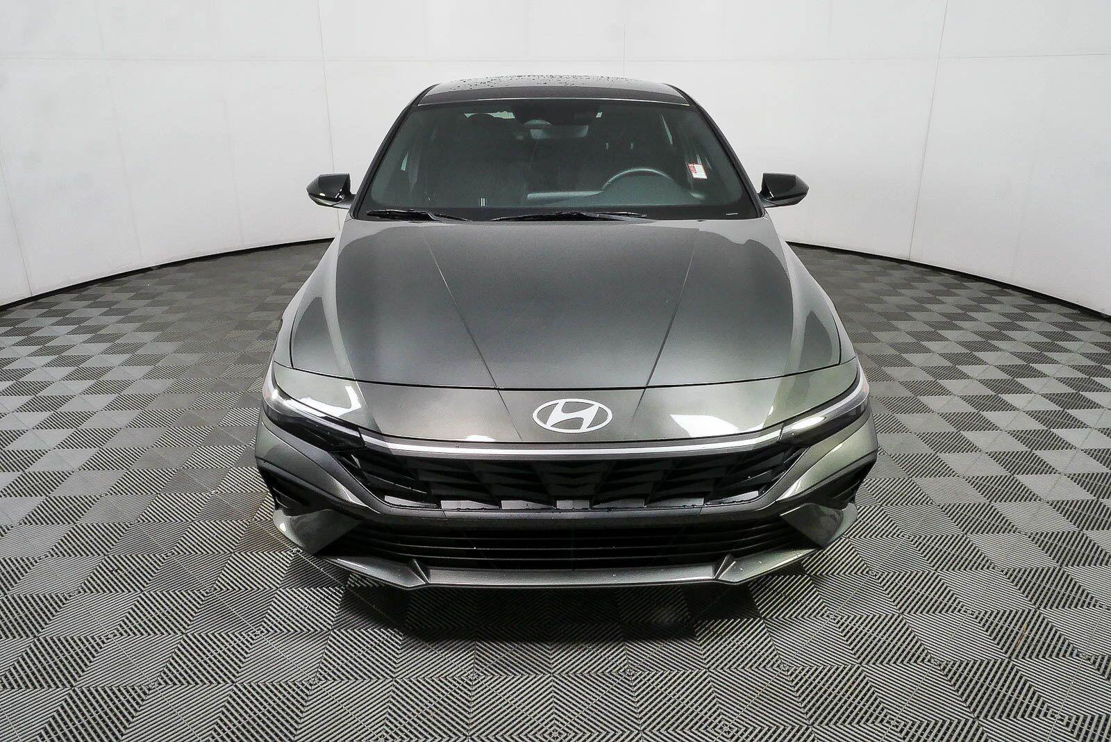 Certified 2025 Hyundai Elantra Sport FWD image 32