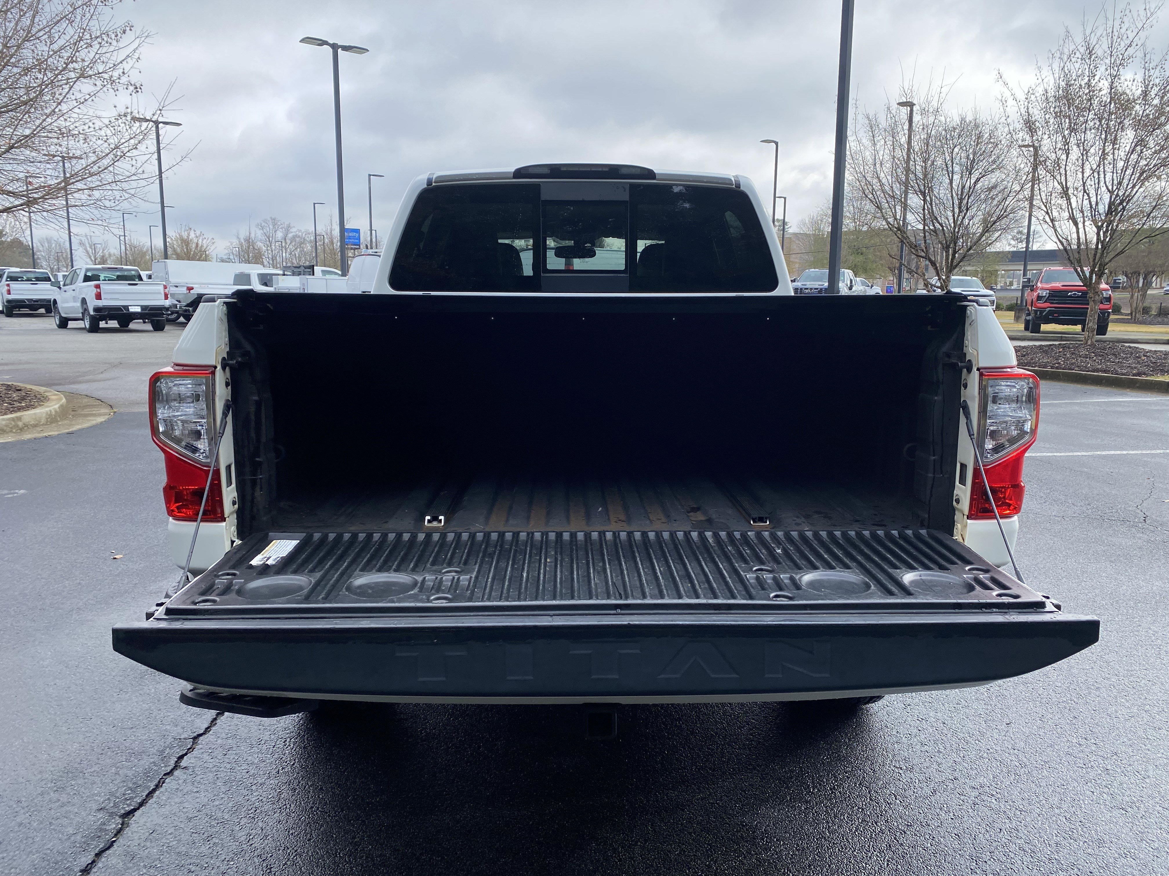 Used 2019 Nissan Titan SL w/ Chrome Package image 11