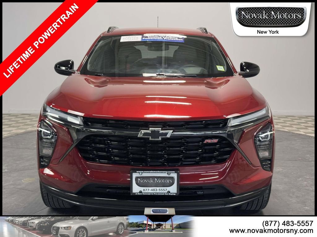 Used 2024 Chevrolet Trax RS FWD image 2