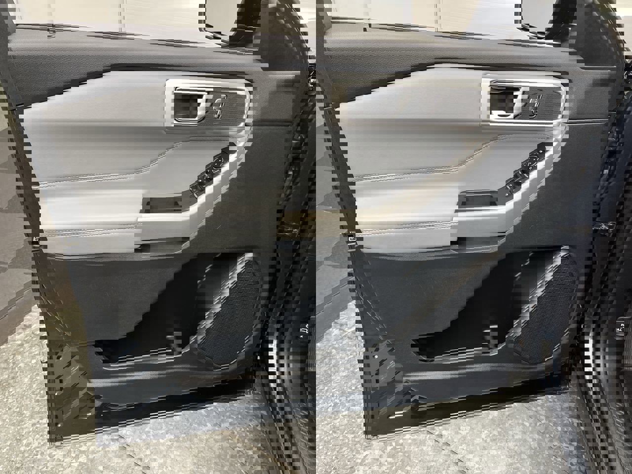 Used 2023 Ford Explorer XLT w/ Equipment Group 202A image 8