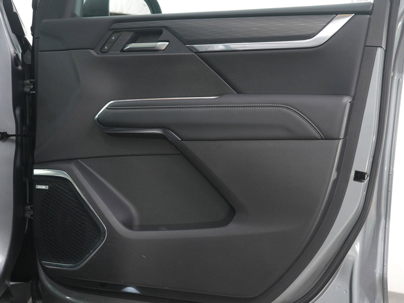 Used 2025 GMC Acadia Elevation w/ Elevation Premium Package image 11