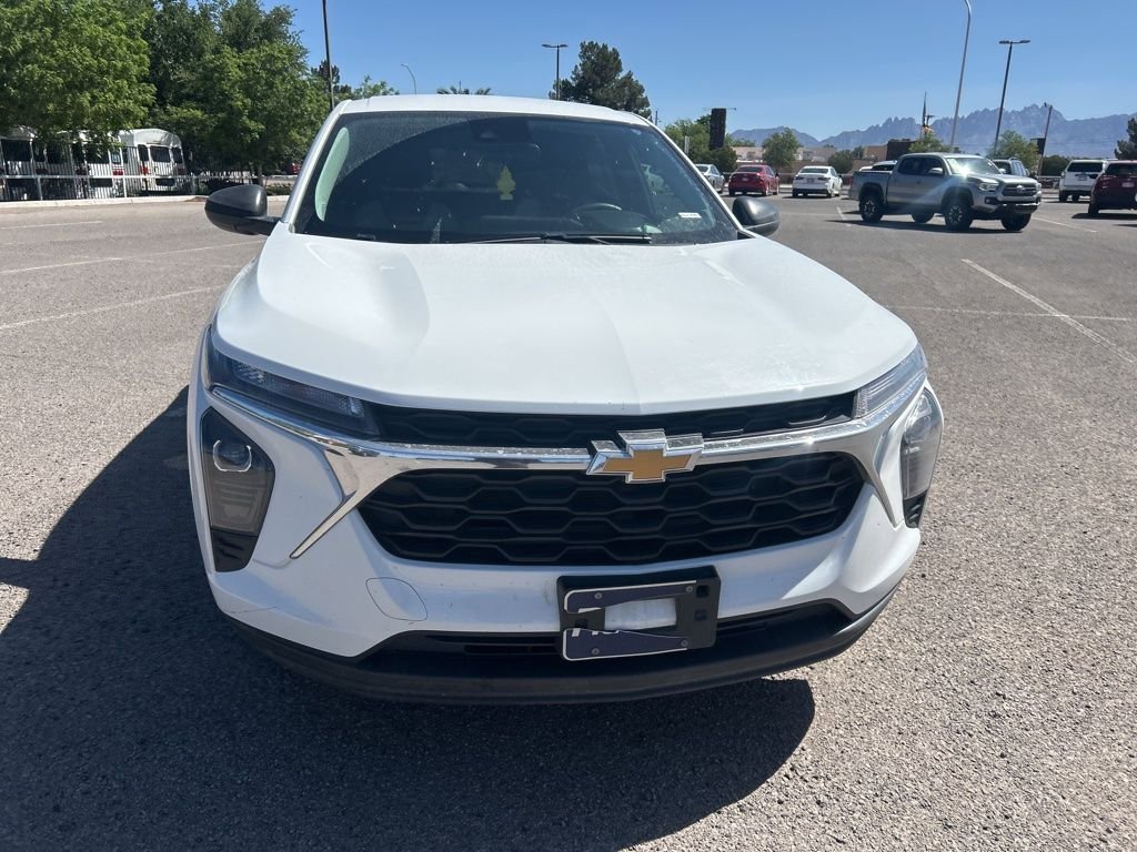Used 2024 Chevrolet Trax LS FWD image 2
